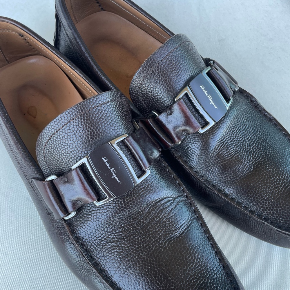 LIKE NEW Mens stylish brown Salvatore Ferragamo loafers size 9